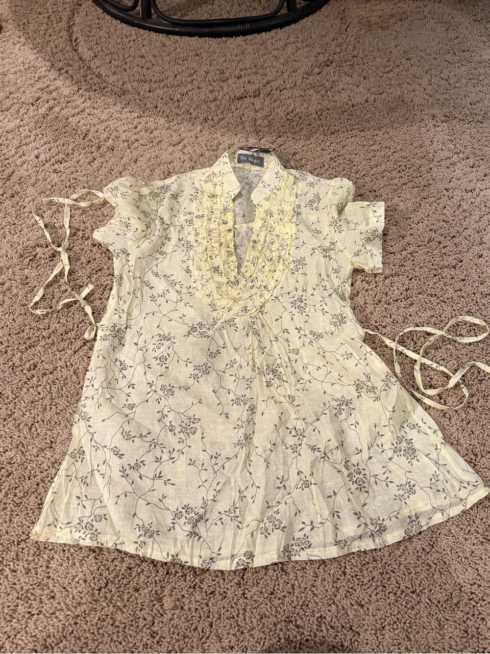 The Hanger Yellow Flower Blouse